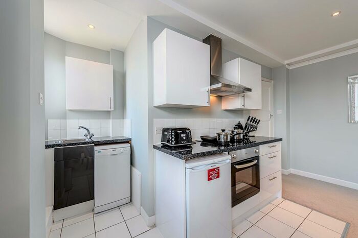 1 Bedroom Flat To Rent In Hill Street, London, W1J