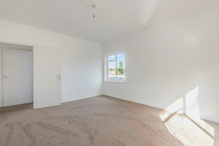 3 Bedroom Apartment To Rent In Camberley, Surrey, GU15