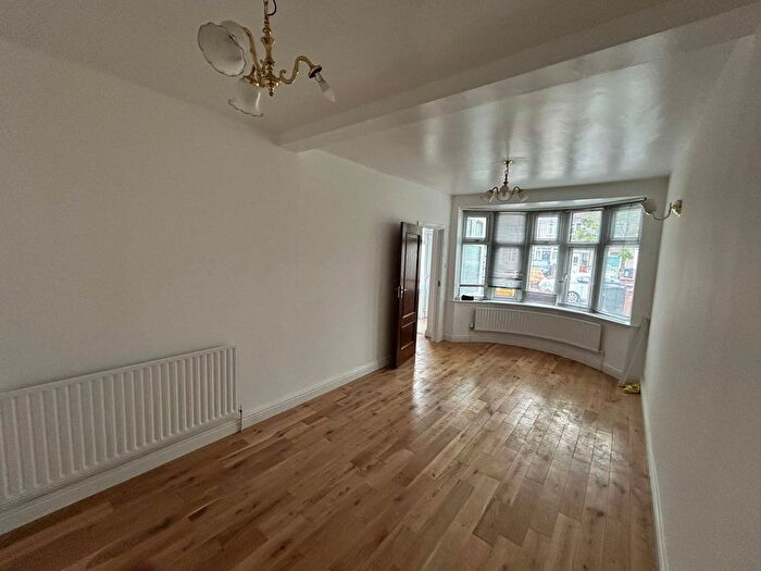 4 Bedroom Semi-Detached House To Rent In Ascot Gardens, Southall, UB1