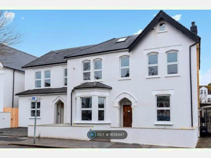 2 Bedroom Flat To Rent In Whitworth Road, London, SE25