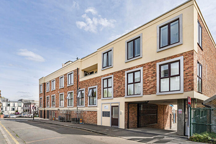 2 Bedroom Apartment For Sale In Suffolk Road, London, SE25