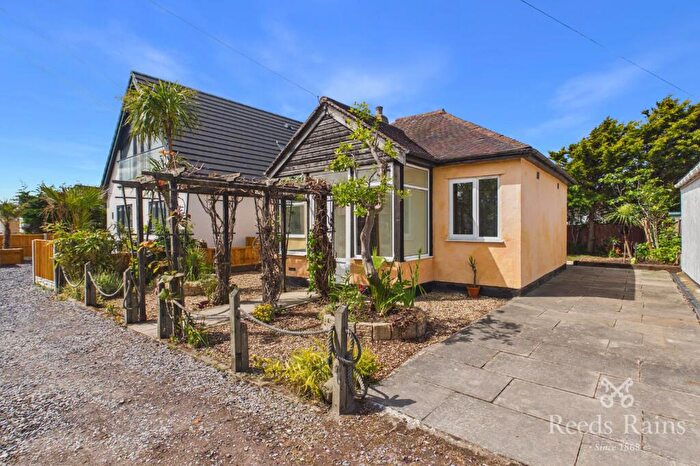 2 Bedroom Bungalow For Sale In Rhys Avenue, Kinmel Bay, Conwy, LL18
