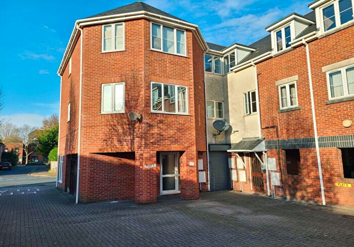2 Bedroom Flat For Sale In Howerd Court, Rumbridge Street, SO40