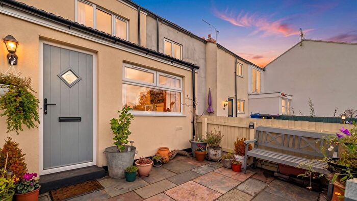 2 Bedroom Cottage For Sale In Torksey Lock, Lincoln, LN1