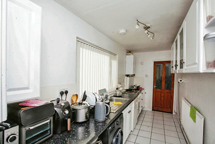 3 Bedroom End Of Terrace House For Sale In Clarence Road, Rugby, CV21