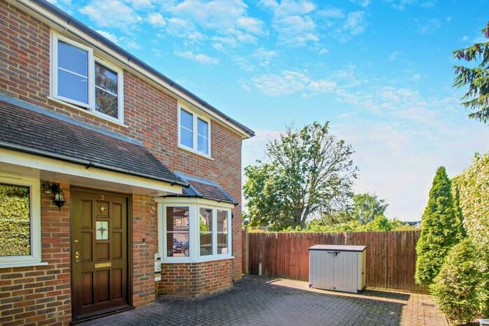 2 Bedroom Property To Rent In Hilliard Road, Northwood, HA6