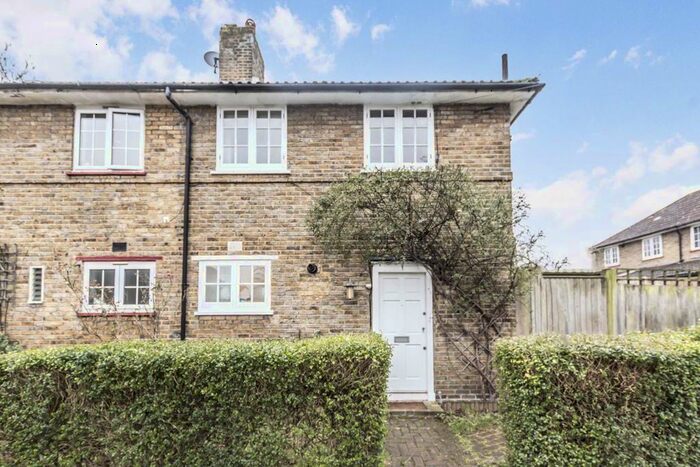 3 Bedroom Flat To Rent In Pleasance Road, London, SW15