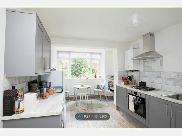 2 Bedroom Flat To Rent In Cyprus Road, Nottingham, NG3