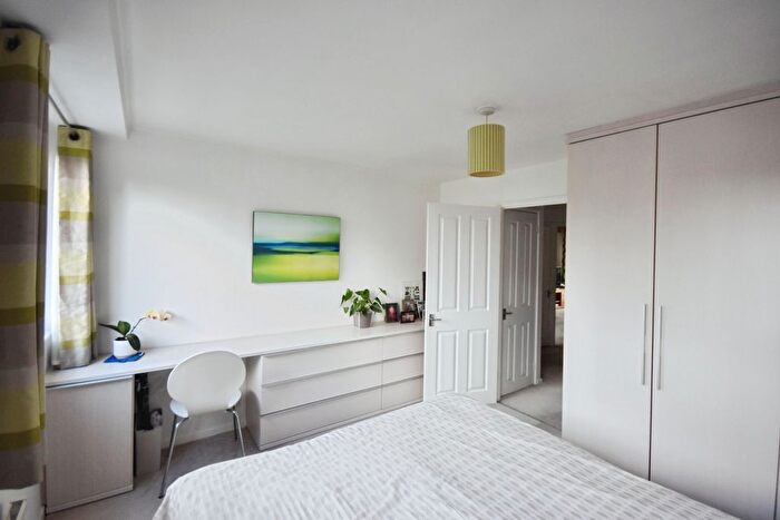 2 Bedroom Flat For Sale In Galba Court, Brentford Dock, TW8