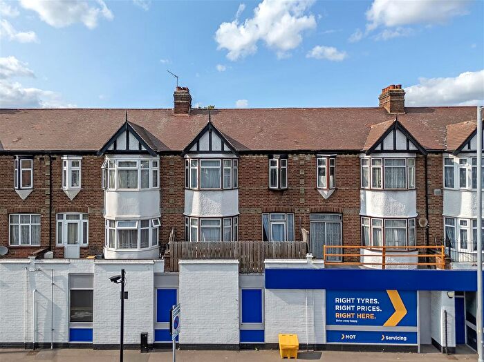 3 Bedroom Flat To Rent In Billet Road, Walthamstow, E17