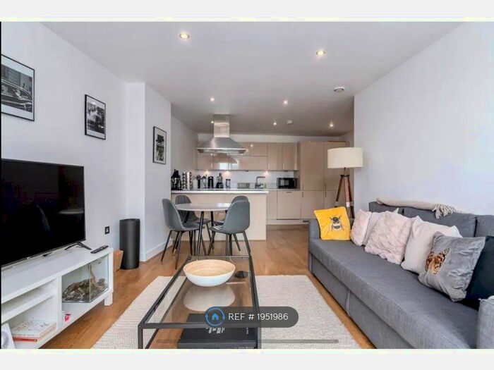 3 Bedroom Flat To Rent In Diprose Court, London, E3