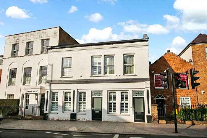 1 Bedroom Flat For Sale In High Street, Hampton Hill, TW12