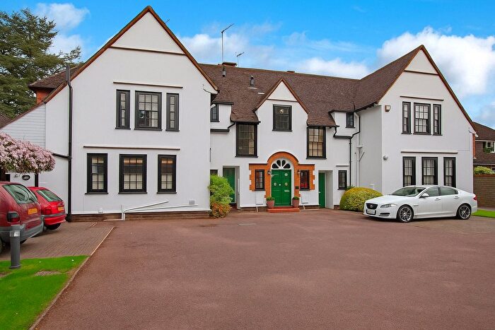 2 Bedroom Flat For Sale In West Common, Harpenden, Hertfordshire, AL5