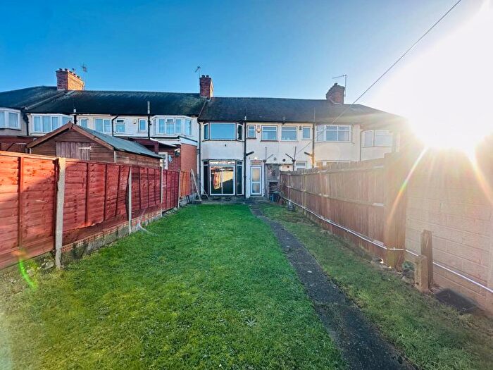 3 Bedroom Terraced House For Sale In Bycroft Road, Southall, UB1