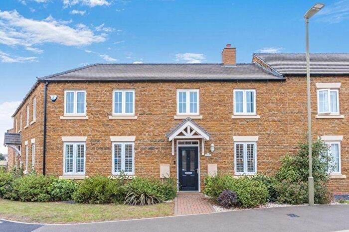 3 Bedroom Terraced House For Sale In Blackwell Drive, Bodicote, Banbury, OX16