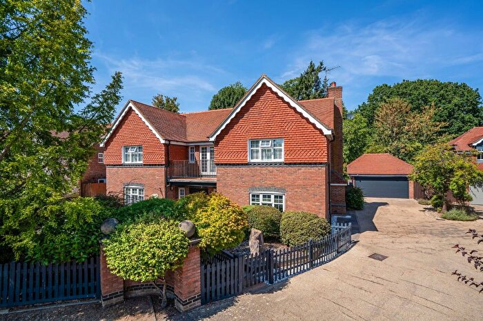 5 Bedroom Detached House For Sale In Willow Drive, Maidenhead, Berkshire, SL6