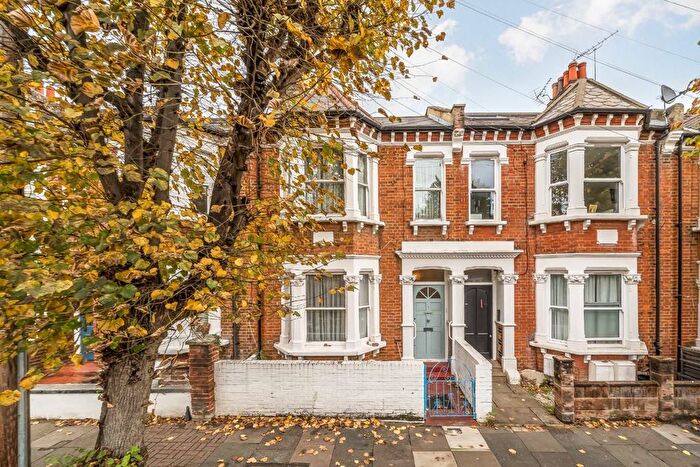 4 Bedroom Property For Sale In Fontarabia Road, Clapham Common North Side, SW11