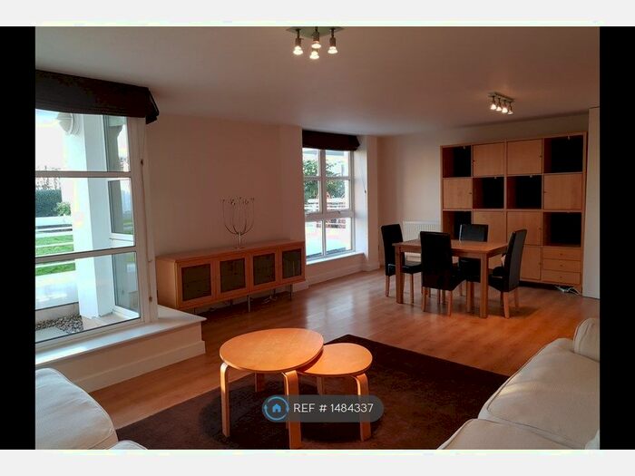 2 Bedroom Flat To Rent In Barrier Point Road, London, E16