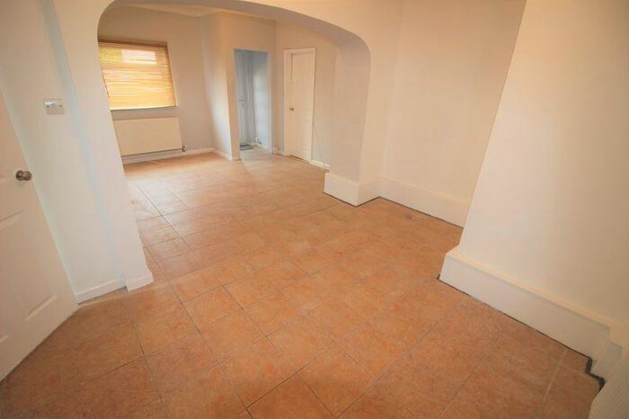 2 Bedroom Ground Flat To Rent In Bedroom Ground Floor Flat To Rent, Western Street, Old Town, SN1