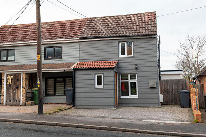 2 Bedroom Semi Detached House For Sale In Greensward Lane, Hockley, SS5