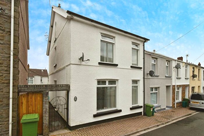 3 Bedroom End Of Terrace House For Sale In Pendarren Street, Aberdare, CF44
