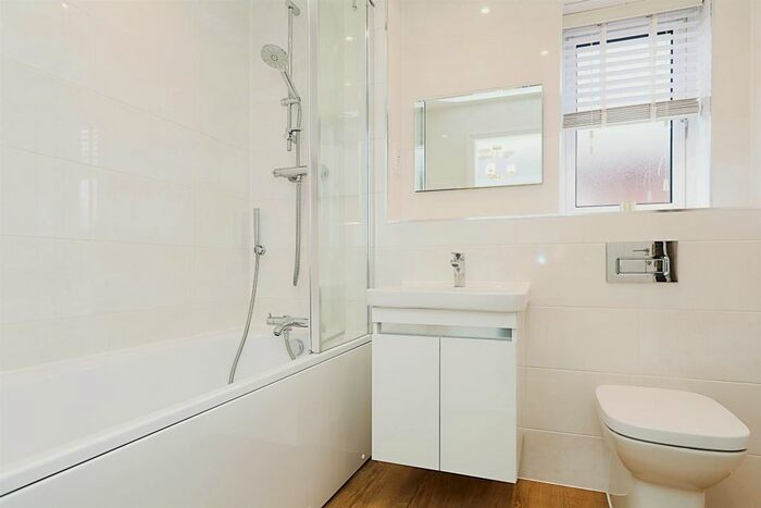 3 Bedroom Detached House For Sale In Hawthorn Drive, Burton Green, Kenilworth, CV8