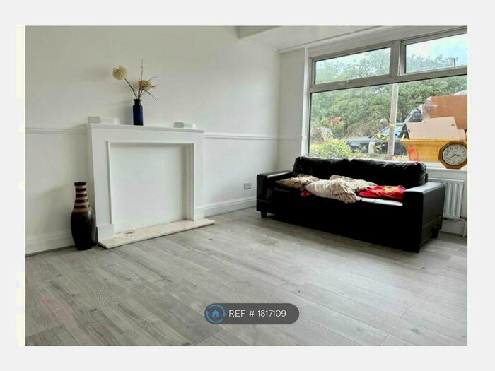 5 Bedroom Semi-Detached House To Rent In Longleigh Lane, Bexleyheath, DA7
