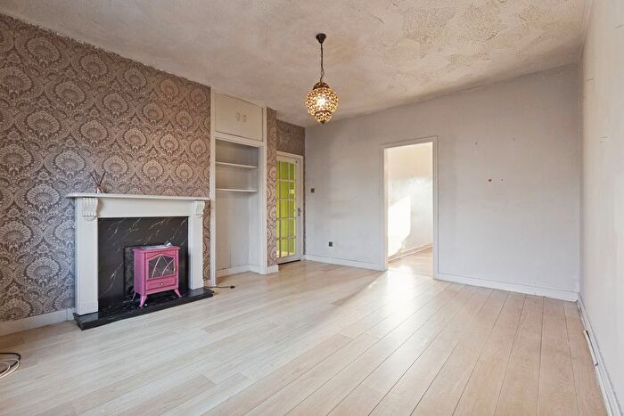 2 Bedroom Flat For Sale In Grangeburn Road, Grangemouth, FK3