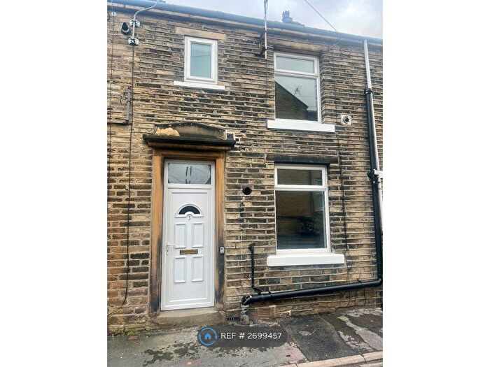 2 Bedroom Terraced House To Rent In South Street, Brighouse, HD6