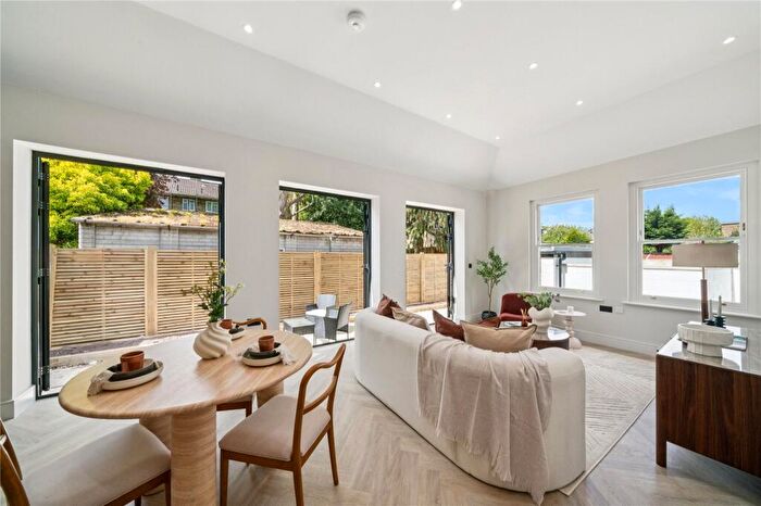 2 Bedroom Apartment For Sale In Ramsden Road, SW12