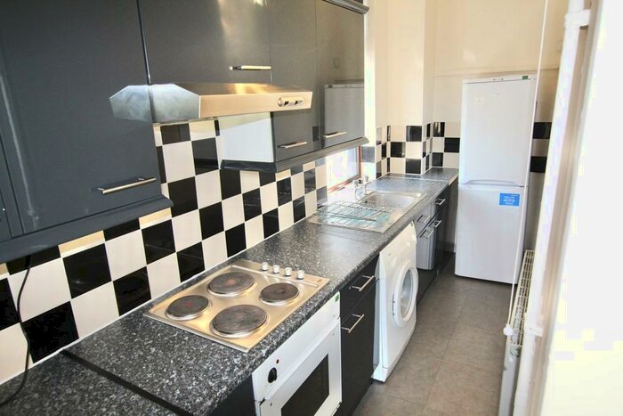 4 Bedroom Apartment To Rent In Cromwell Street, Arboretum, NG7