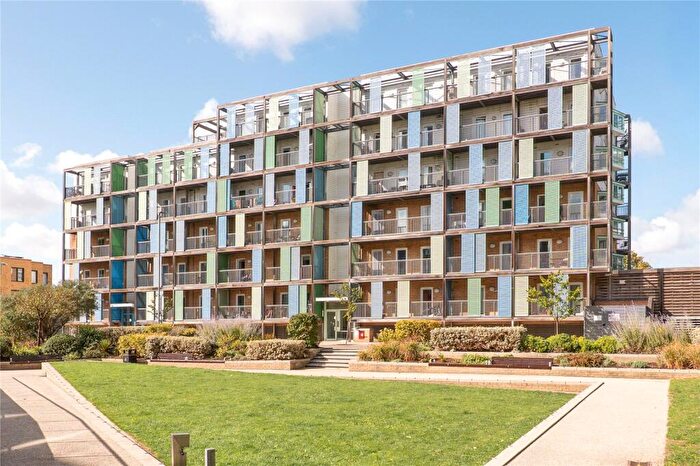 2 Bedroom Apartment For Sale In Warren Close, Cambridge, Cambridgeshire, CB2