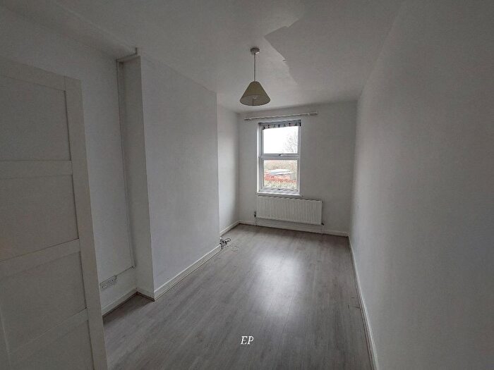 3 Bedroom Terraced House To Rent In Stroud Road, Leicester, LE5