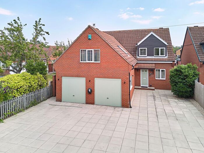 5 Bedroom Detached House For Sale In Delquinta, Eggborough, DN14