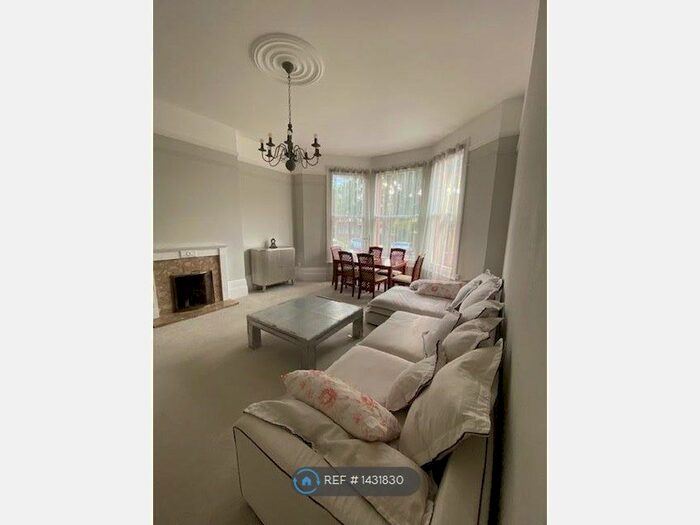 2 Bedroom Flat To Rent In Earls Avenue, Folkestone, CT20