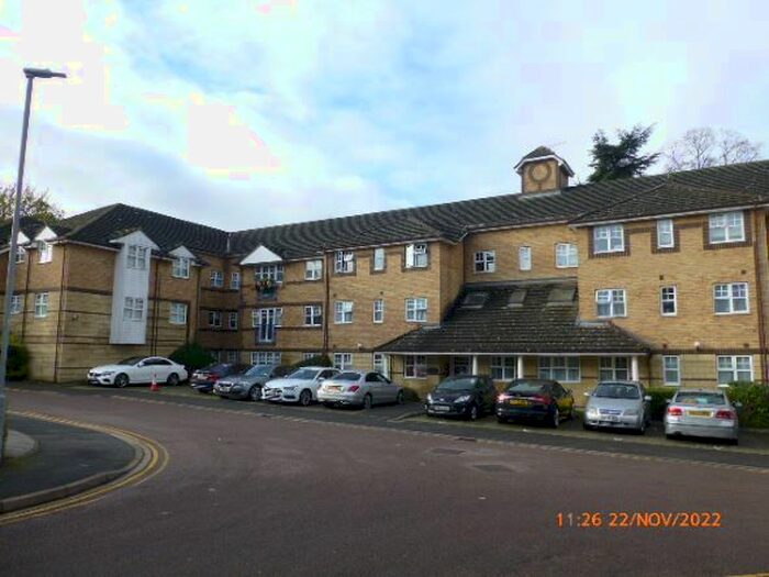 1 Bedroom Flat To Rent In Barons Court, Luton, LU2