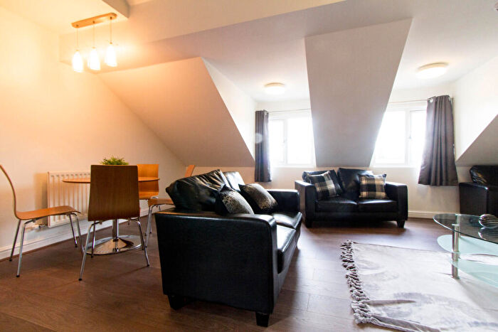 5 Bedroom House To Rent In Hyde Park Road, Leeds, LS6