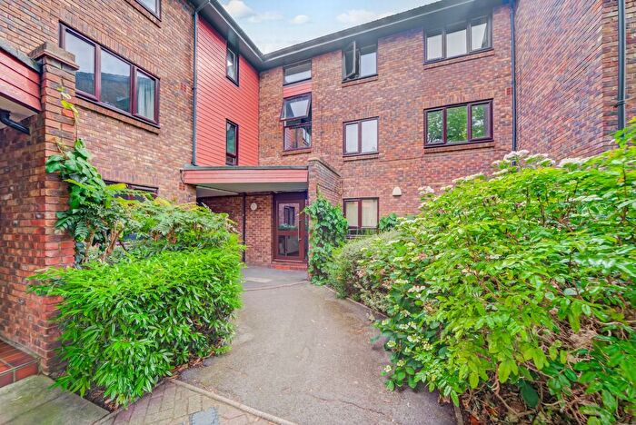 2 Bedroom Flat For Sale In Allendale Close, Camberwell, SE5