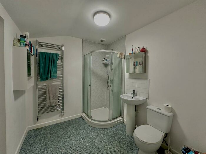 8 Bedroom Apartment To Rent In Alfreton Road, Nottingham, NG7