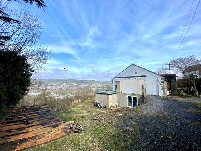 4 Bedroom Detached House For Sale In Spring Avenue, Keighley, West Yorkshire, BD21