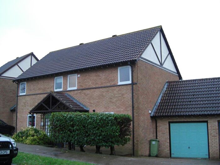 3 Bedroom Semi Detached House To Rent In Chepstow Drive, Bletchley, MK3