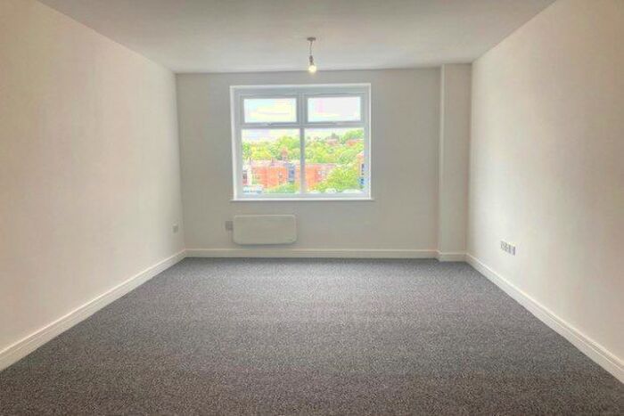 2 Bedroom Flat To Rent In Grosvenor Street, Stalybridge, SK15