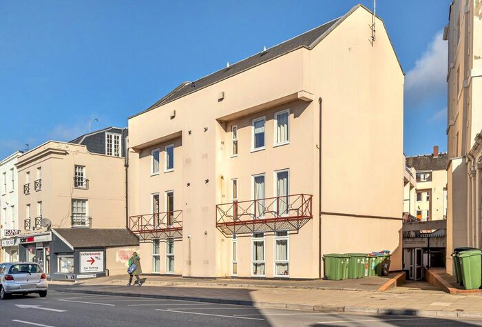 2 Bedroom Flat To Rent In High Street, Cheltenham, GL52