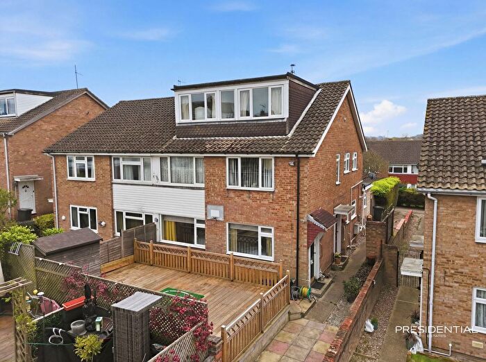 3 Bedroom Maisonette For Sale In The Dale, Waltham Abbey, EN9