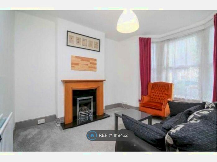 2 Bedroom Flat To Rent In Shakespeare Crescent, London, E12