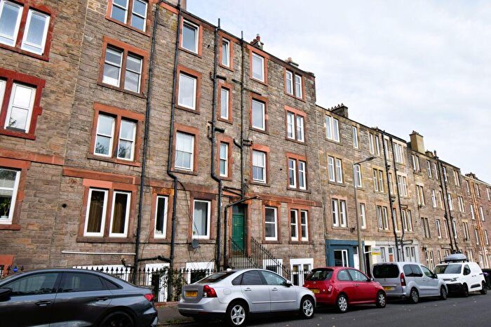 2 Bedroom Flat For Sale In / Kings Road, Portobello, Edinburgh, EH15