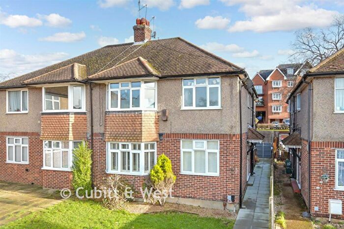 2 Bedroom Maisonette For Sale In Keswick Close, Sutton, Surrey, SM1