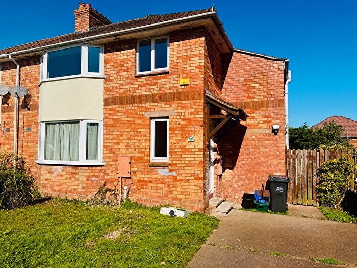 4 Bedroom Semi Detached House To Rent In Outer Circle, Taunton, TA1