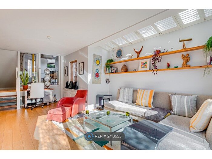 3 Bedroom Maisonette To Rent In Hanley Road, London, Finsbury Park, N4