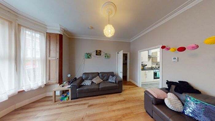 4 Bedroom Semi-Detached House To Rent In Portland Road, Nottingham, NG7